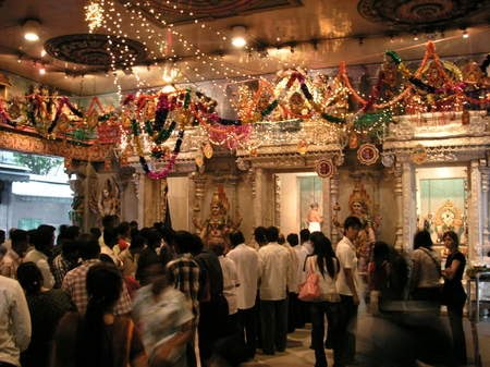 What is the correct method of doing Namaskar to hindu Gods?